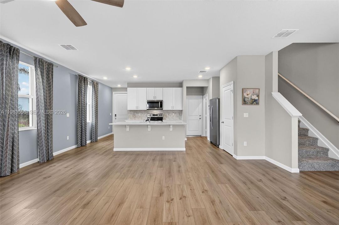 En Venta: $445,000 (3 camas, 2 baños, 1804 Pies cuadrados)