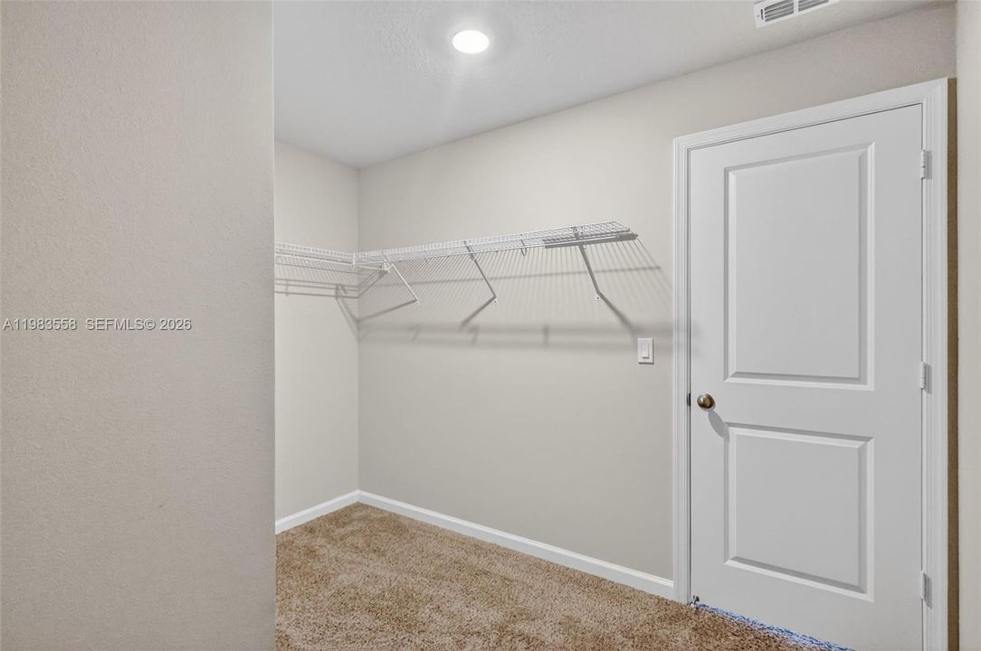 En Venta: $445,000 (3 camas, 2 baños, 1804 Pies cuadrados)