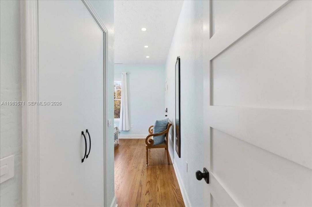For Sale: $699,000 (2 beds, 2 baths, 1320 Square Feet)