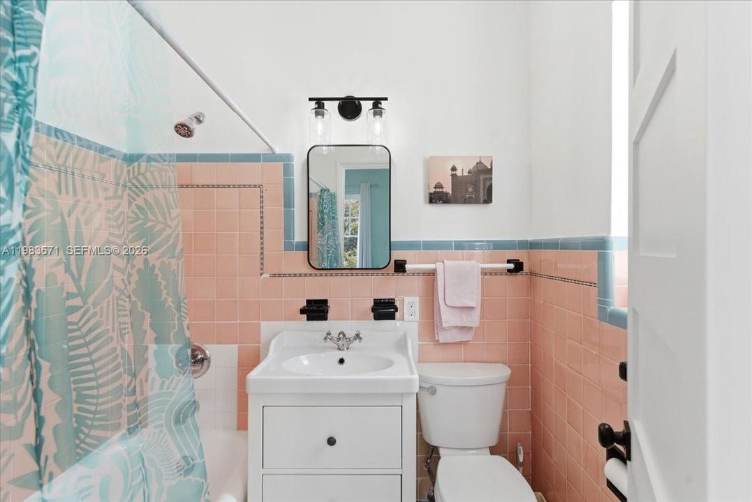 For Sale: $699,000 (2 beds, 2 baths, 1320 Square Feet)