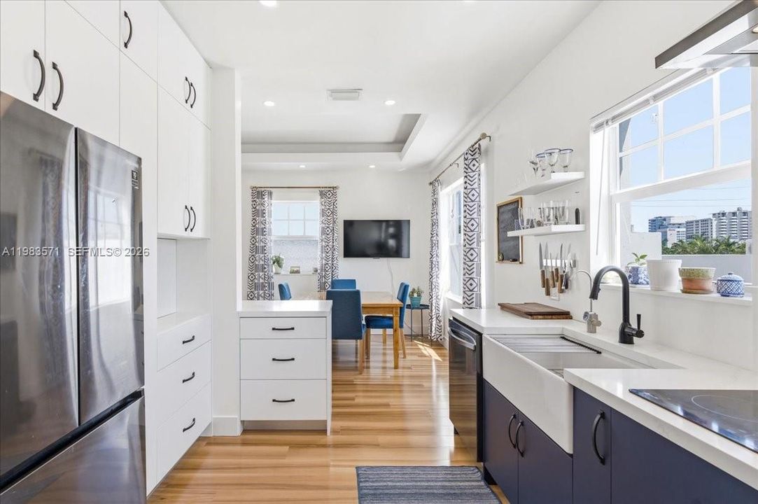 For Sale: $699,000 (2 beds, 2 baths, 1320 Square Feet)