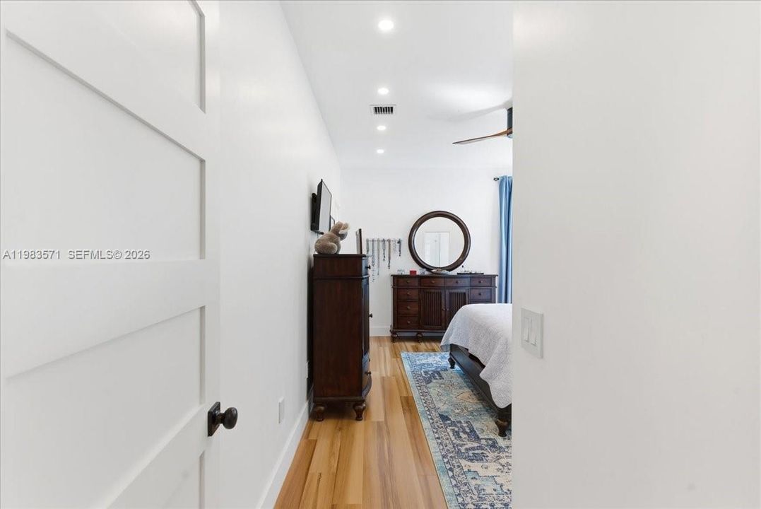 For Sale: $699,000 (2 beds, 2 baths, 1320 Square Feet)