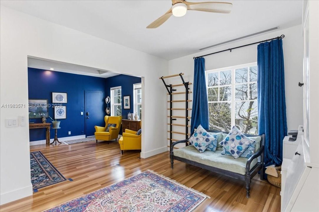 For Sale: $699,000 (2 beds, 2 baths, 1320 Square Feet)