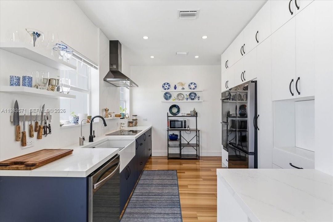 For Sale: $699,000 (2 beds, 2 baths, 1320 Square Feet)