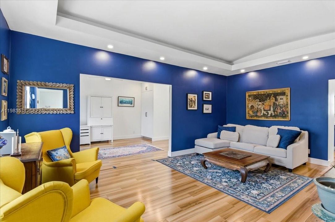 For Sale: $699,000 (2 beds, 2 baths, 1320 Square Feet)