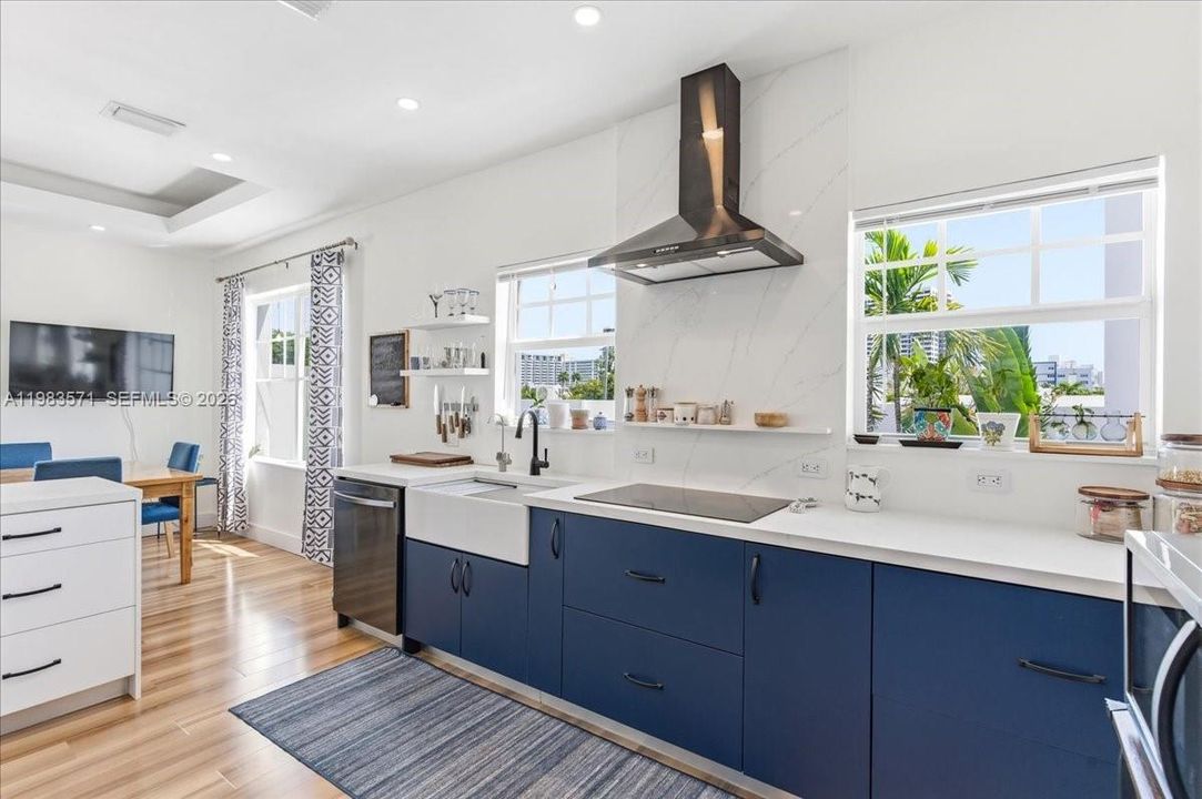 For Sale: $699,000 (2 beds, 2 baths, 1320 Square Feet)