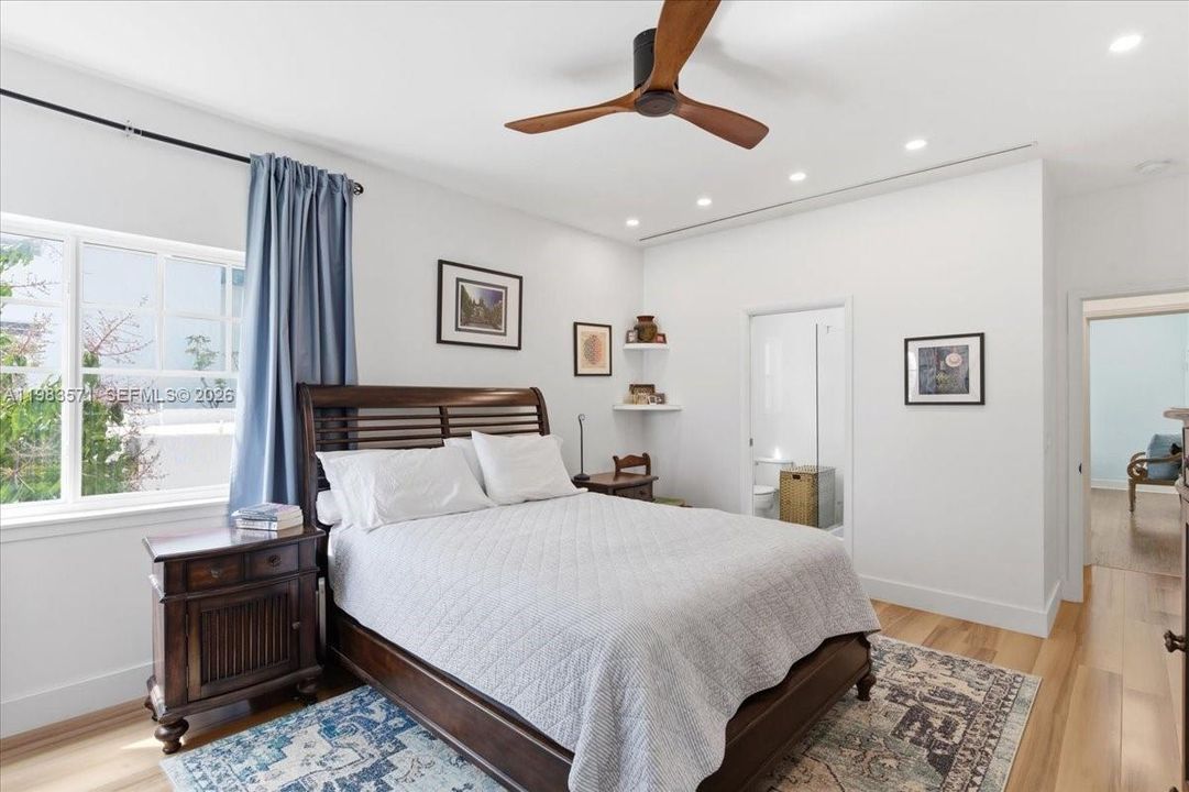For Sale: $699,000 (2 beds, 2 baths, 1320 Square Feet)