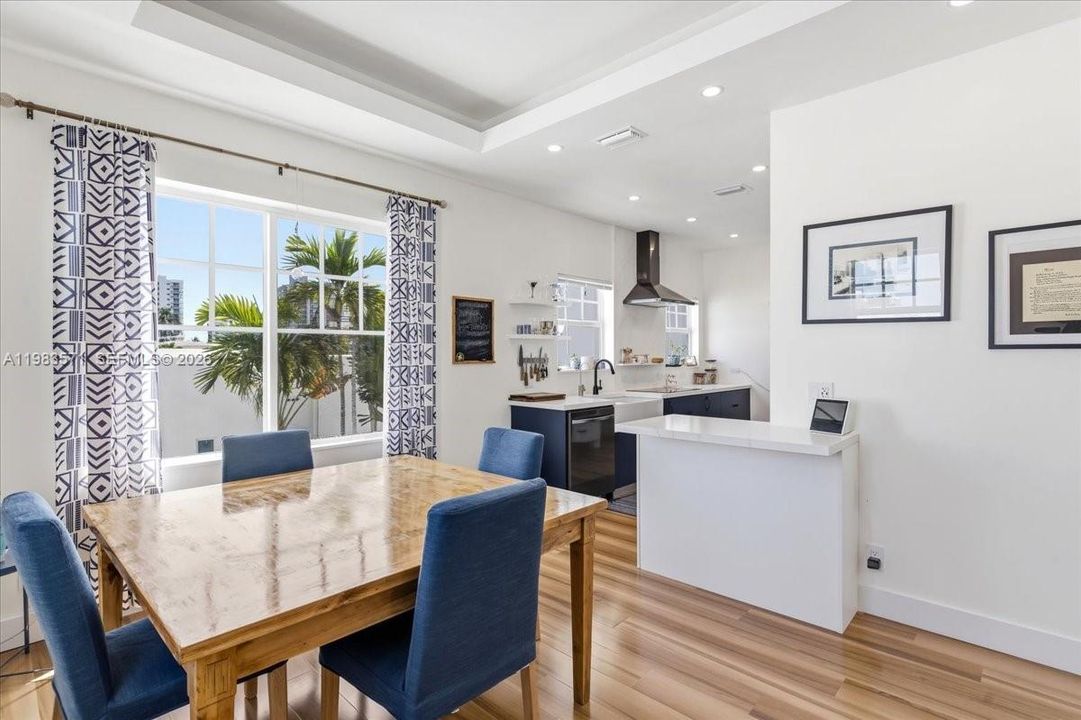 For Sale: $699,000 (2 beds, 2 baths, 1320 Square Feet)