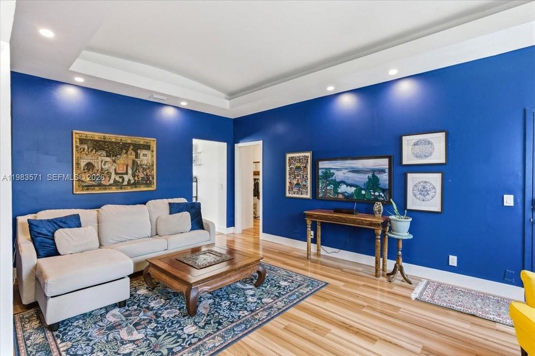 For Sale: $699,000 (2 beds, 2 baths, 1320 Square Feet)