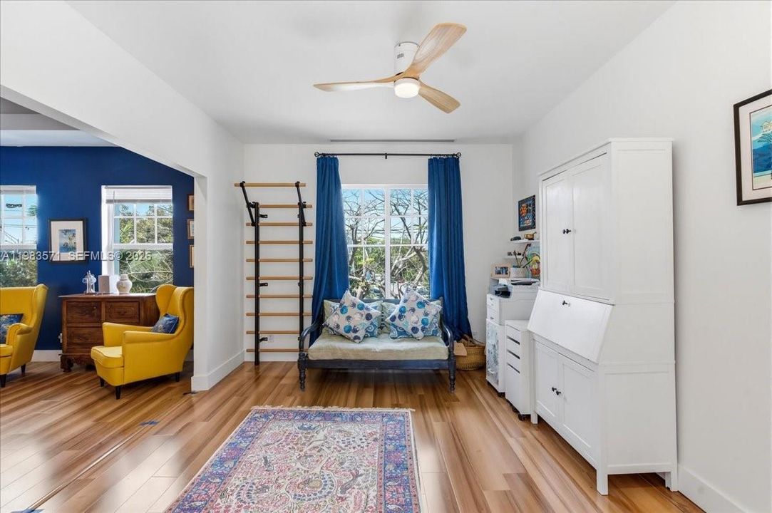 For Sale: $699,000 (2 beds, 2 baths, 1320 Square Feet)