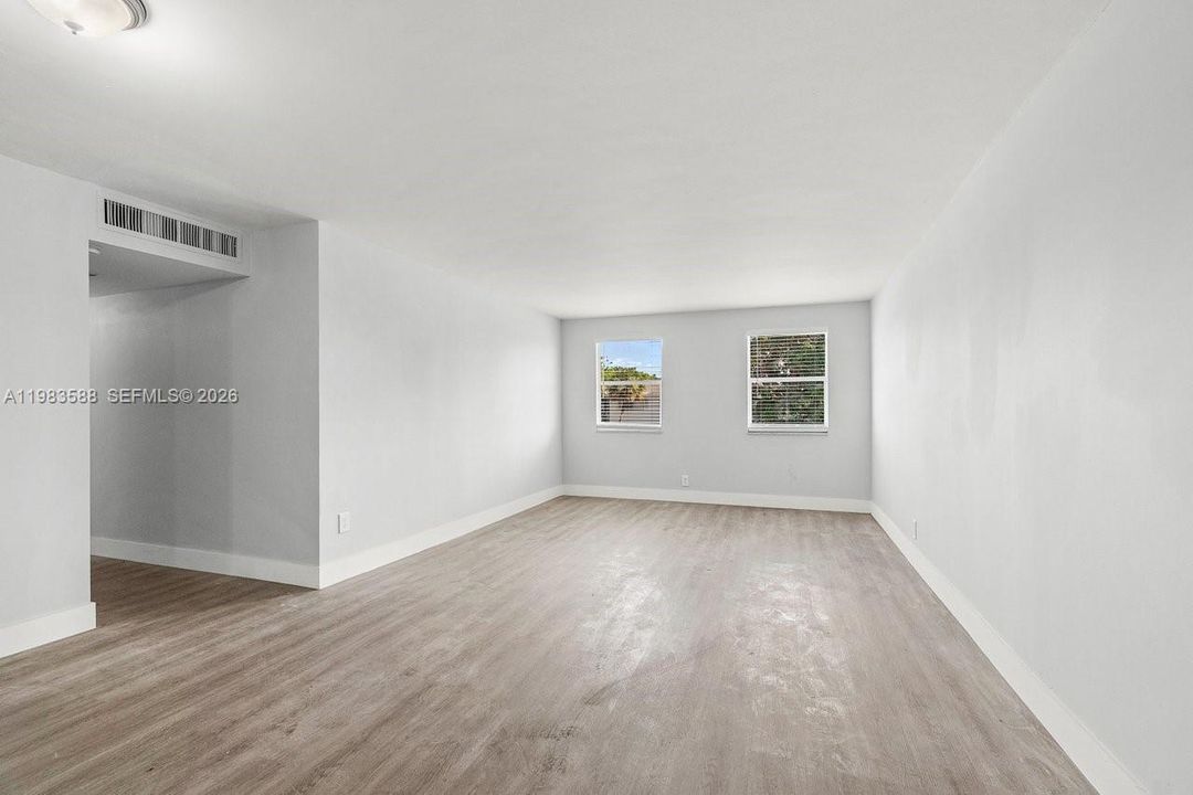 Recently Rented: $2,300 (3 beds, 2 baths, 1200 Square Feet)