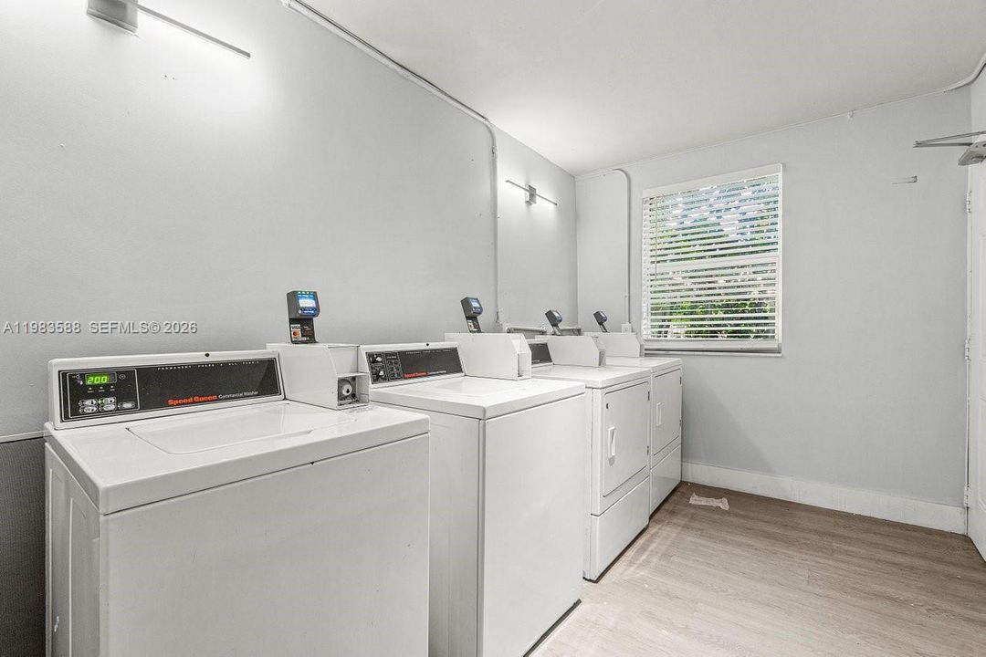 Recently Rented: $2,300 (3 beds, 2 baths, 1200 Square Feet)