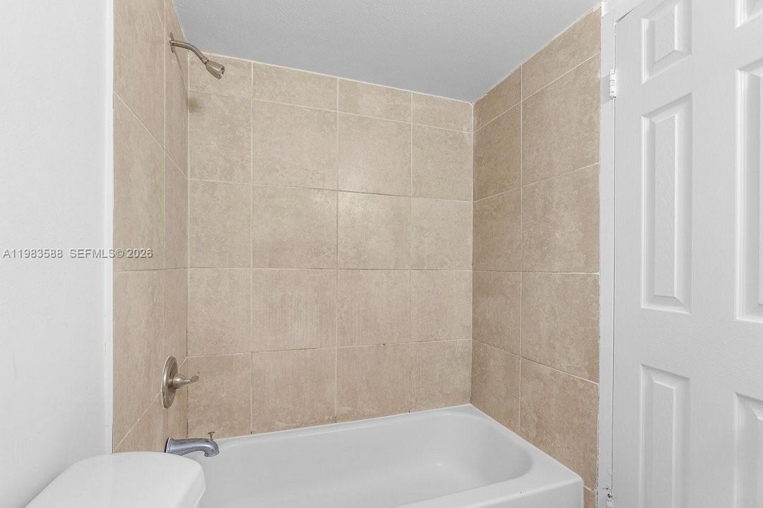 Recently Rented: $2,300 (3 beds, 2 baths, 1200 Square Feet)
