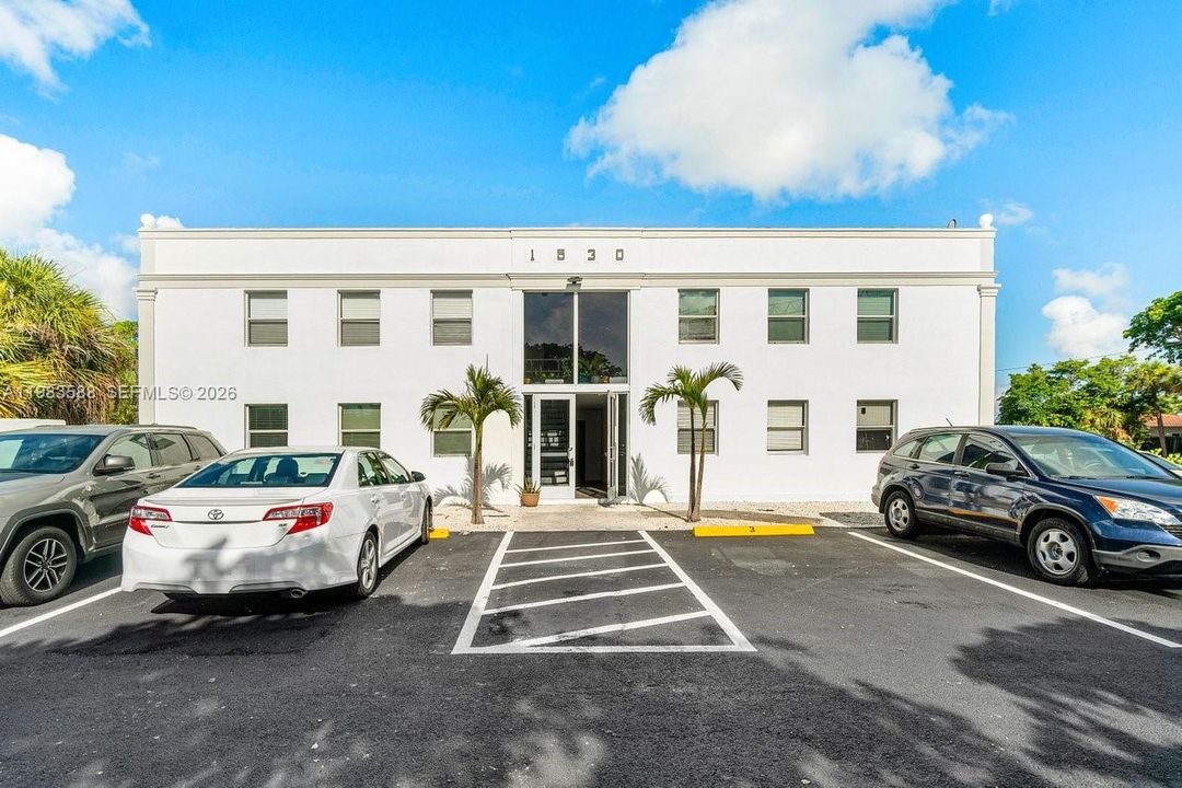 Recently Rented: $2,300 (3 beds, 2 baths, 1200 Square Feet)