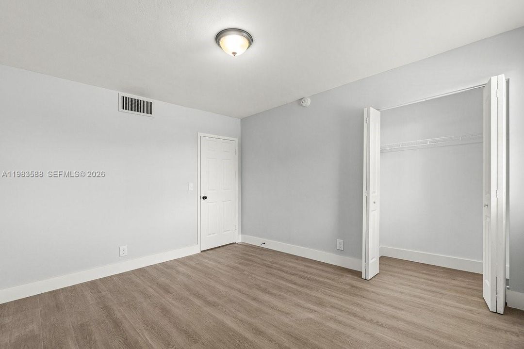 Recently Rented: $2,300 (3 beds, 2 baths, 1200 Square Feet)