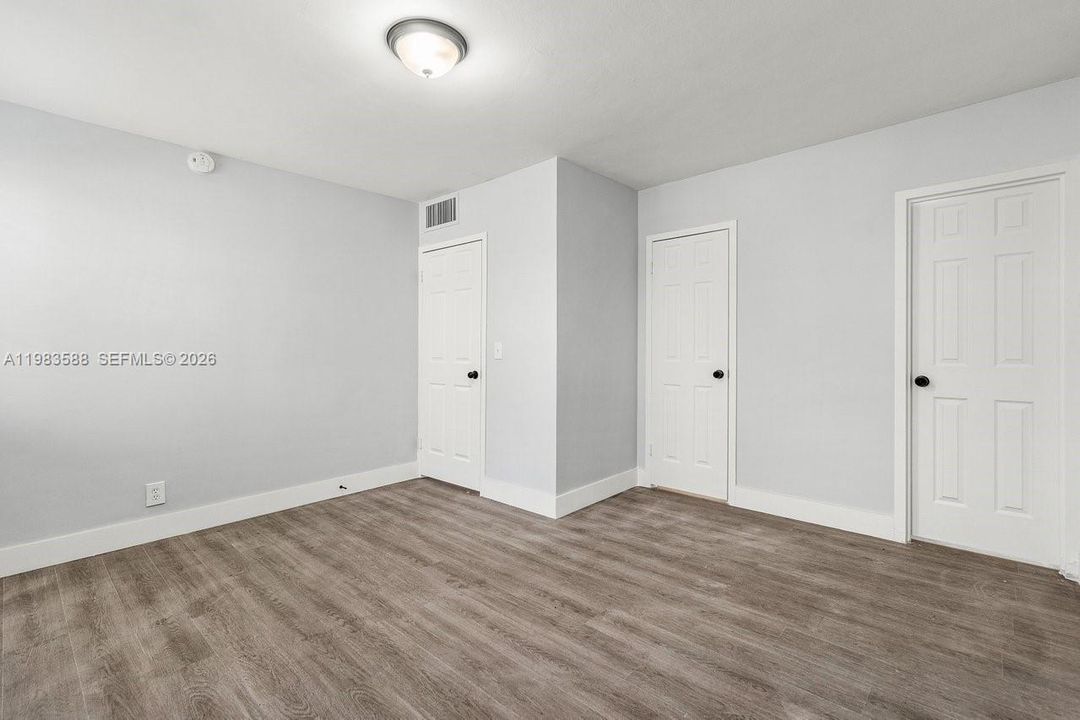 Recently Rented: $2,300 (3 beds, 2 baths, 1200 Square Feet)