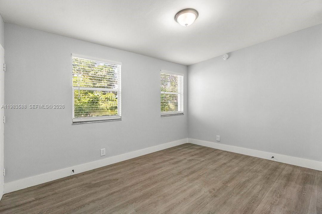 Recently Rented: $2,300 (3 beds, 2 baths, 1200 Square Feet)