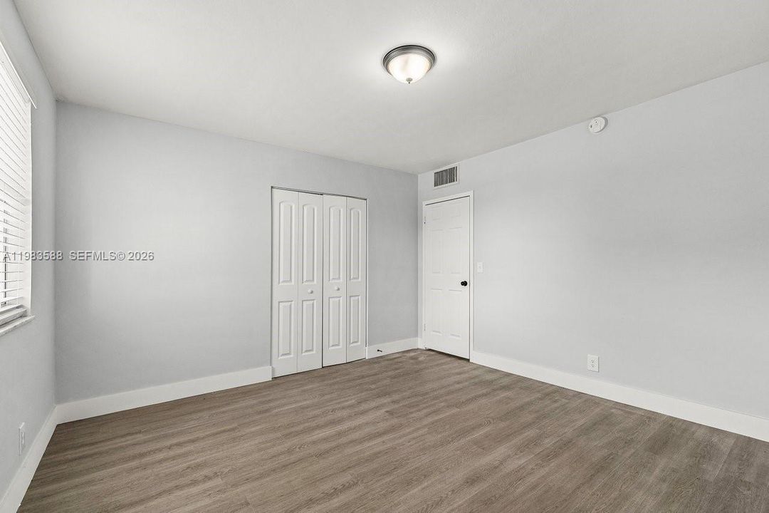Recently Rented: $2,300 (3 beds, 2 baths, 1200 Square Feet)