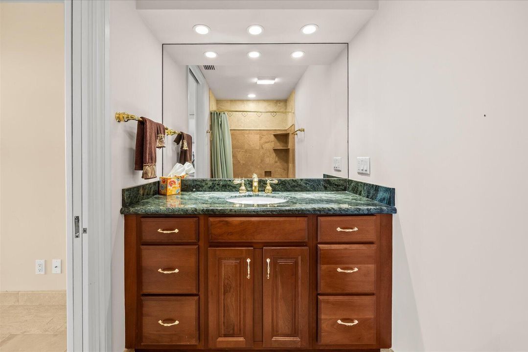 Ensuite to 5th Bedroom