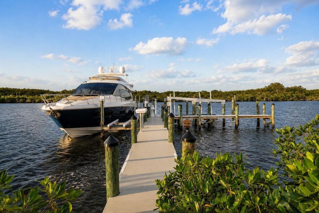 Riverbend Yacht Photo
