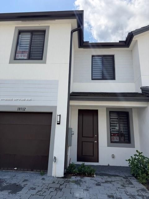 Active With Contract: $2,750 (4 beds, 2 baths, 0 Square Feet)