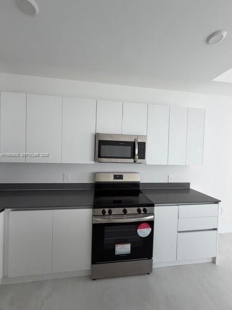 Active With Contract: $2,750 (4 beds, 2 baths, 0 Square Feet)