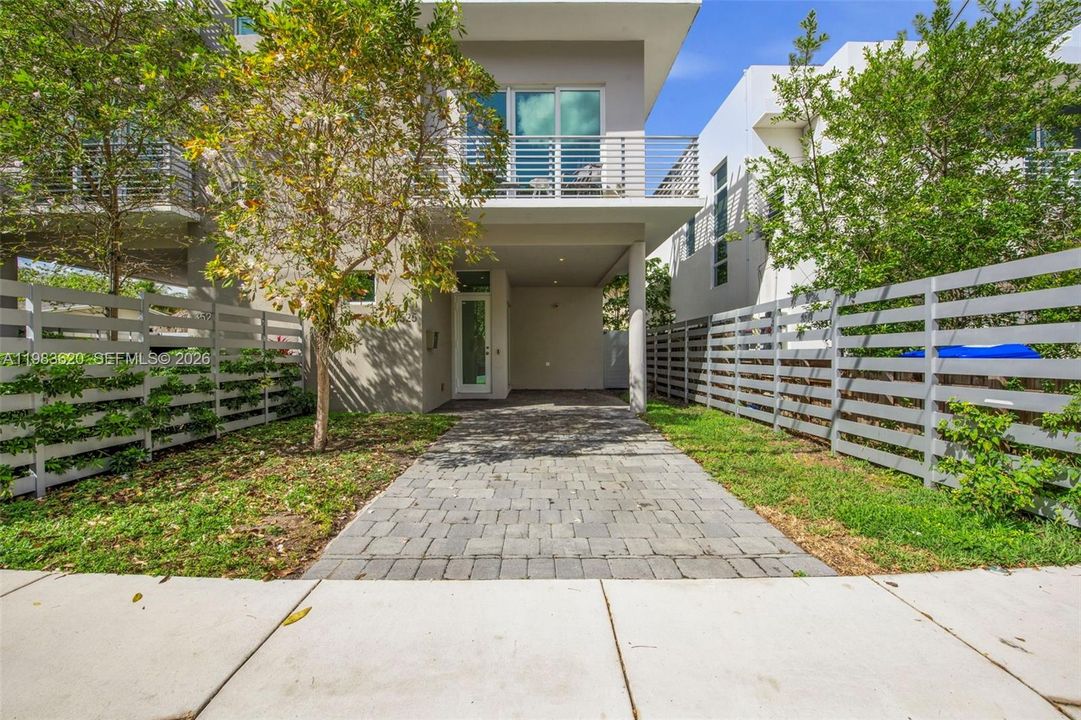 En Venta: $1,249,000 (3 camas, 2 baños, 1260 Pies cuadrados)