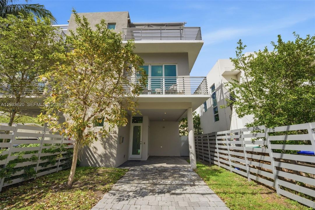 En Venta: $1,249,000 (3 camas, 2 baños, 1260 Pies cuadrados)