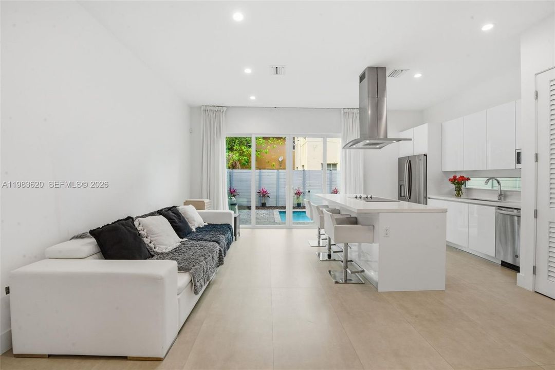 En Venta: $1,249,000 (3 camas, 2 baños, 1260 Pies cuadrados)