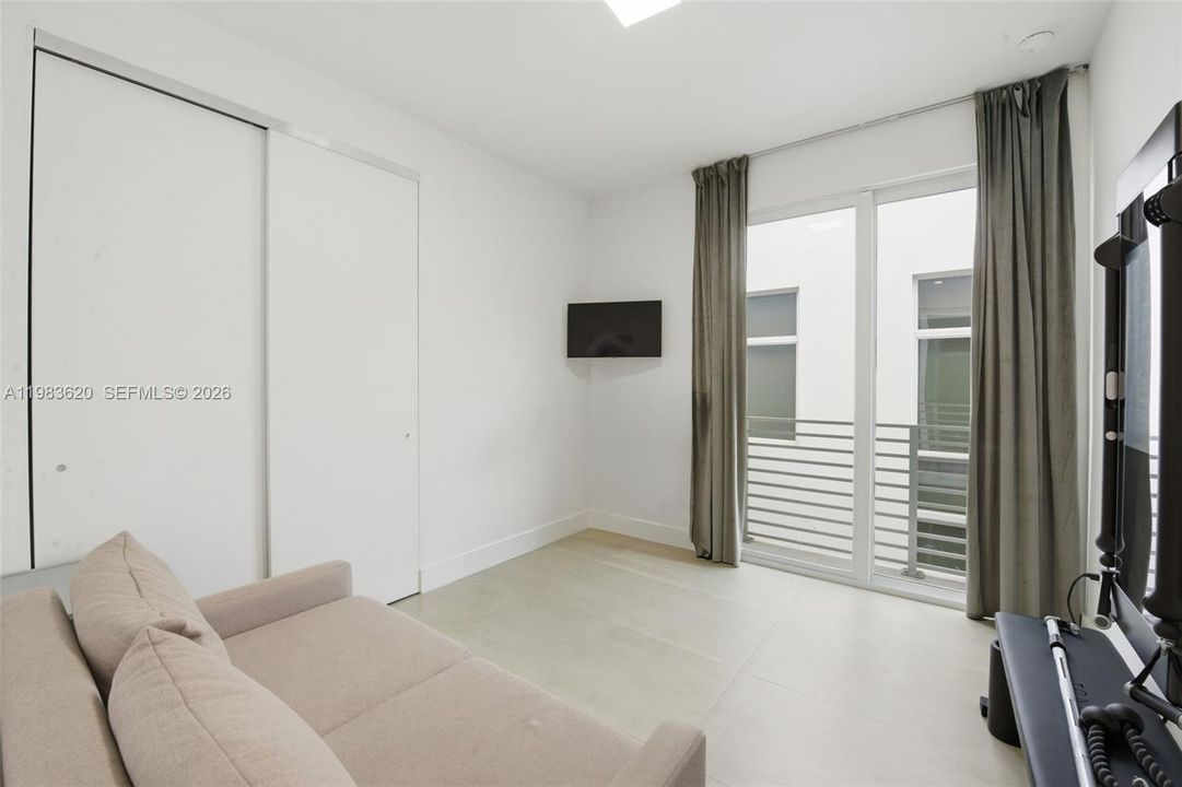 En Venta: $1,249,000 (3 camas, 2 baños, 1260 Pies cuadrados)