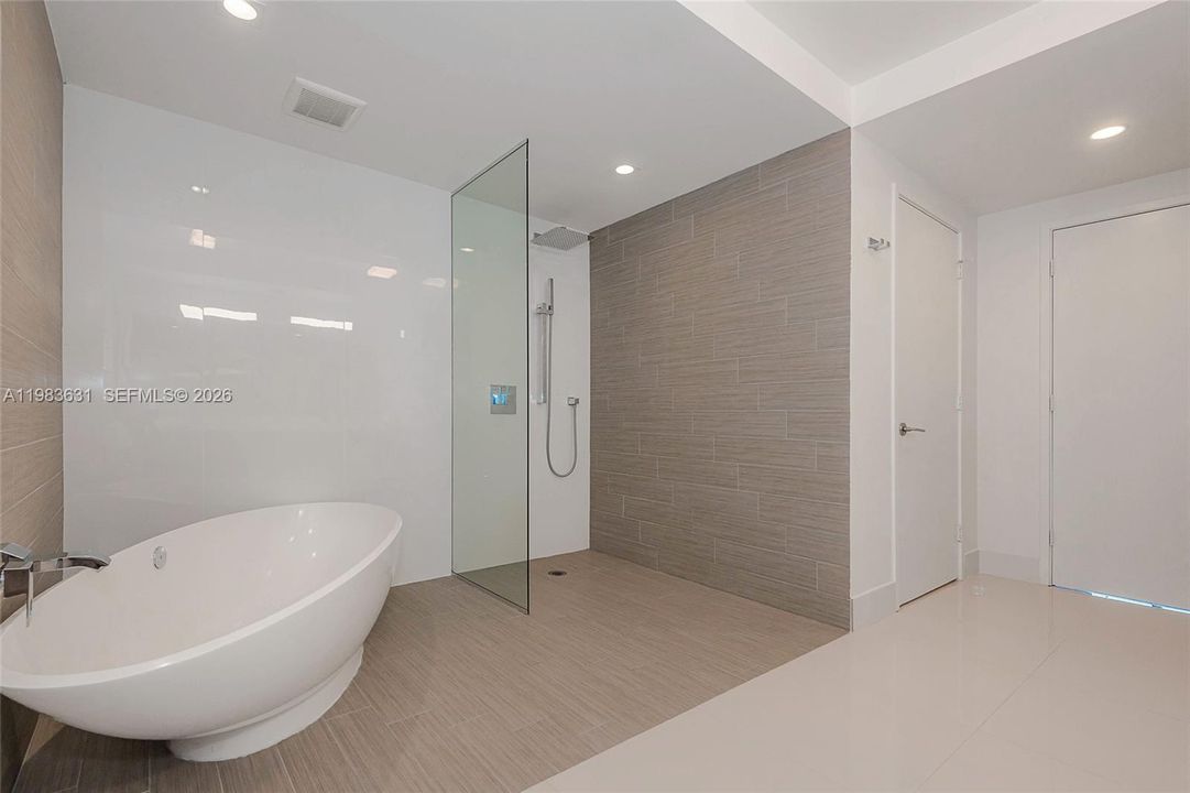 For Sale: $975,000 (2 beds, 3 baths, 1541 Square Feet)
