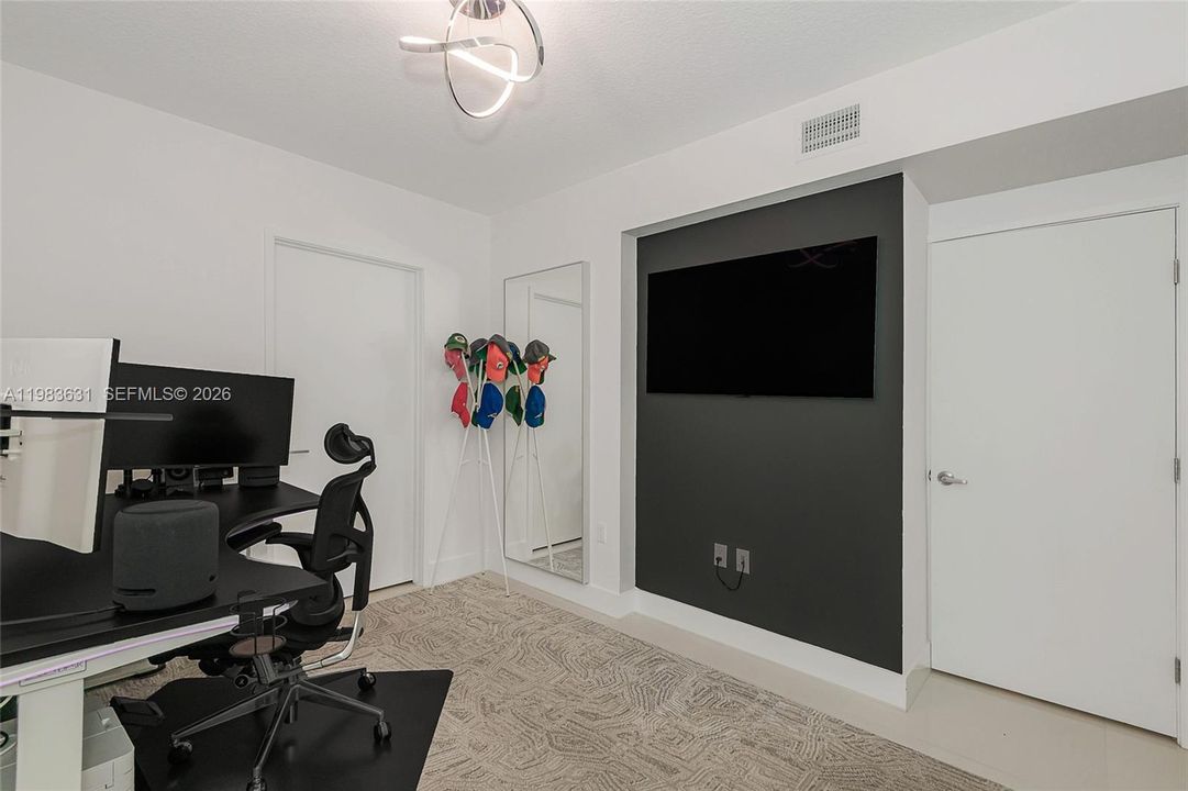 For Sale: $975,000 (2 beds, 3 baths, 1541 Square Feet)