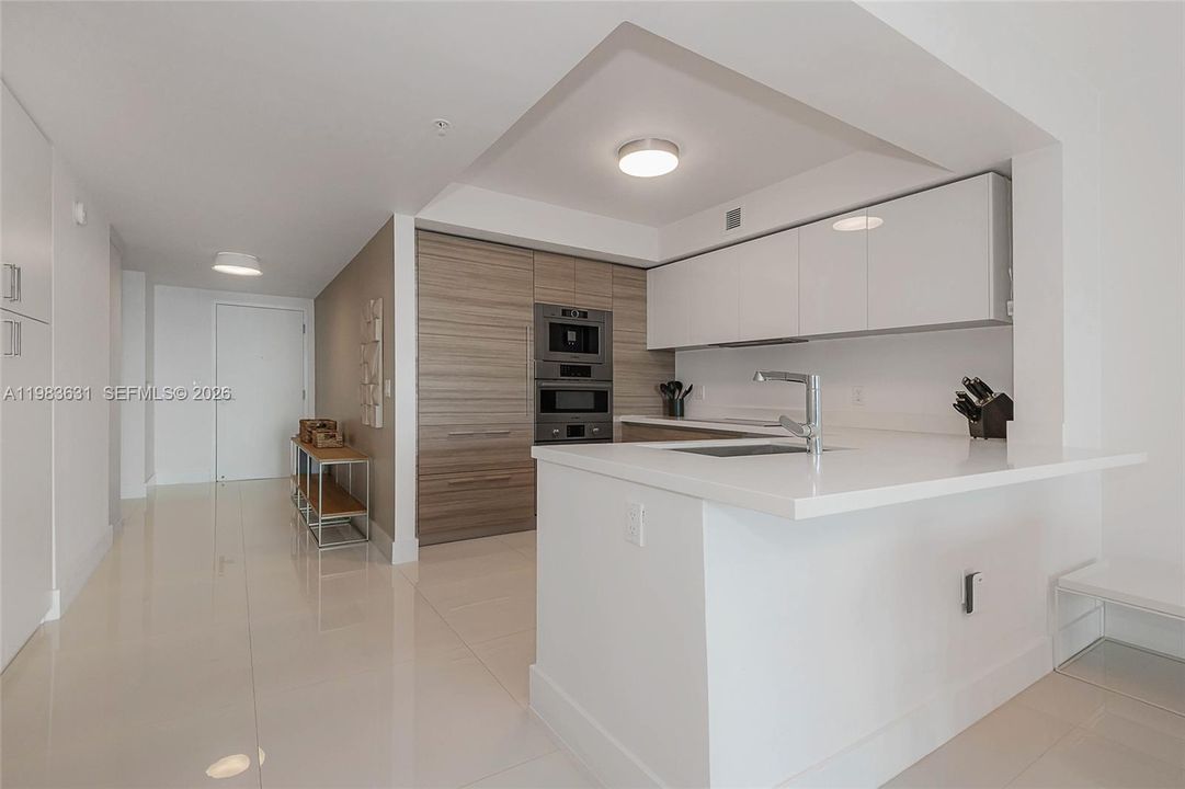 For Sale: $975,000 (2 beds, 3 baths, 1541 Square Feet)