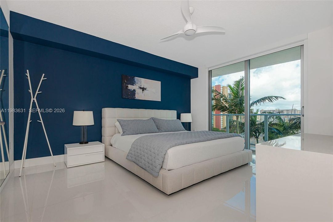 For Sale: $975,000 (2 beds, 3 baths, 1541 Square Feet)