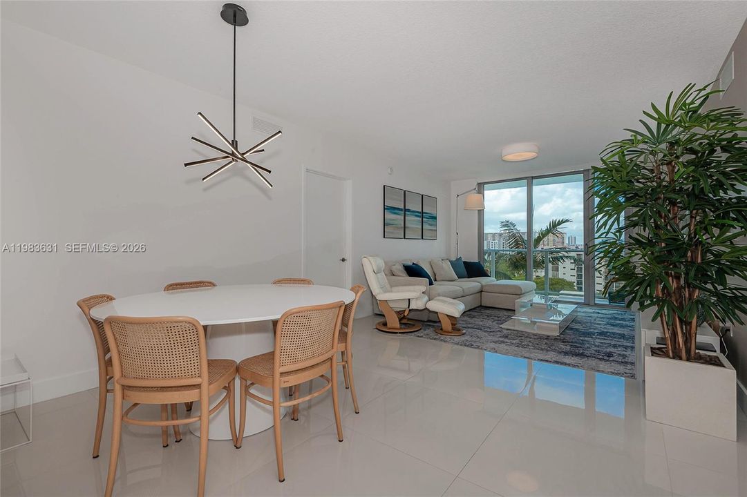 For Sale: $975,000 (2 beds, 3 baths, 1541 Square Feet)