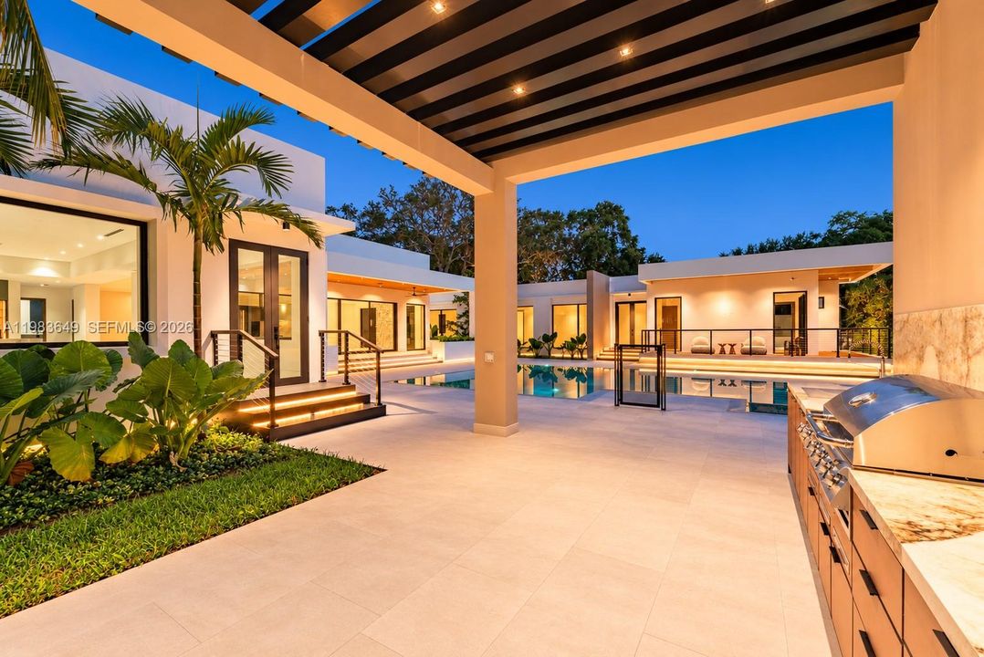 En Venta: $8,995,000 (5 camas, 7 baños, 7095 Pies cuadrados)