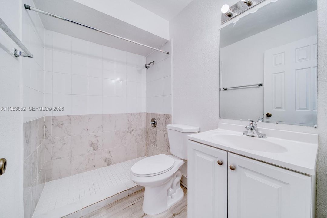 На продажу: $225,000 (2 спален, 1 ванн, 878 Квадратных фут)
