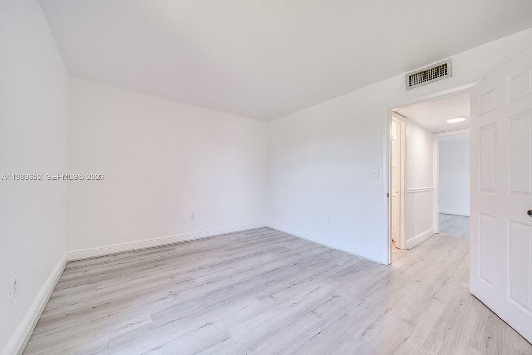 На продажу: $225,000 (2 спален, 1 ванн, 878 Квадратных фут)