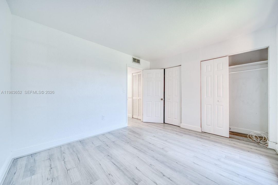 На продажу: $225,000 (2 спален, 1 ванн, 878 Квадратных фут)