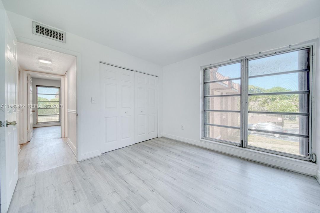 На продажу: $225,000 (2 спален, 1 ванн, 878 Квадратных фут)