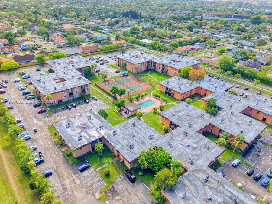 На продажу: $225,000 (2 спален, 1 ванн, 878 Квадратных фут)