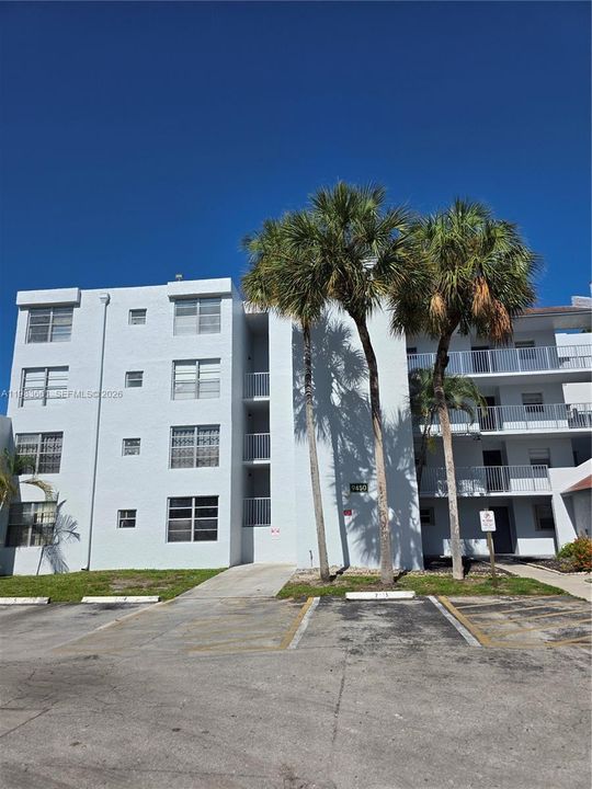 Active With Contract: $1,850 (2 beds, 2 baths, 1001 Square Feet)