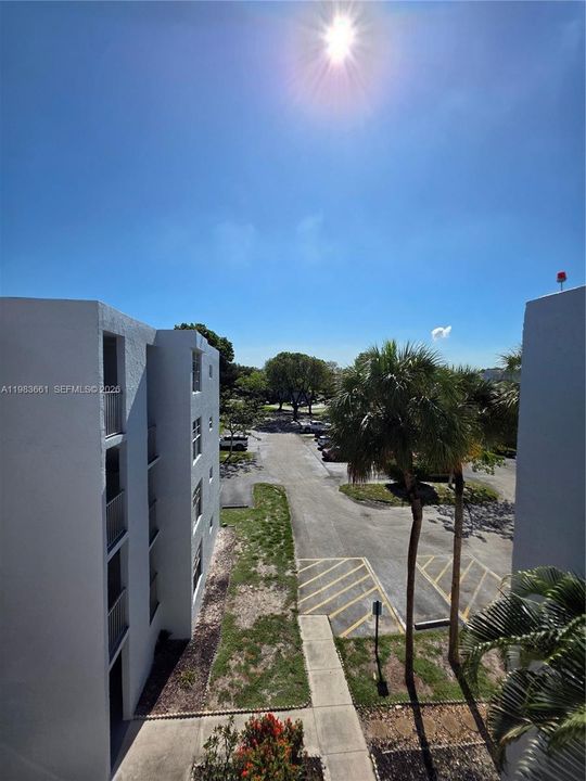 Active With Contract: $1,850 (2 beds, 2 baths, 1001 Square Feet)