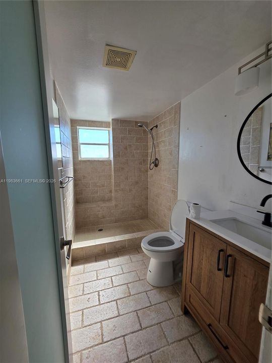 Active With Contract: $1,850 (2 beds, 2 baths, 1001 Square Feet)