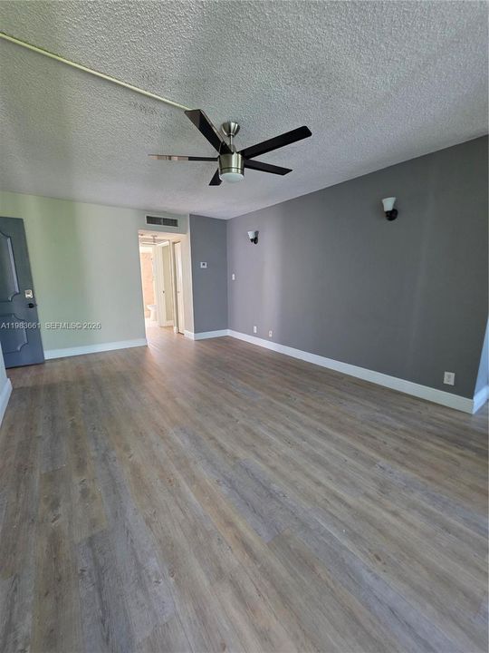 Active With Contract: $1,850 (2 beds, 2 baths, 1001 Square Feet)