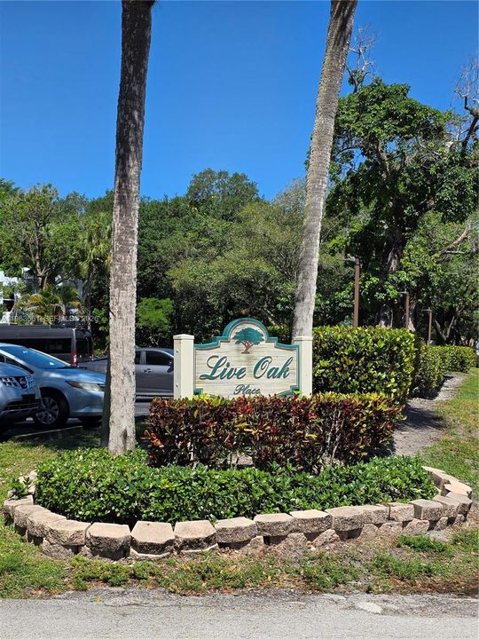 Active With Contract: $1,850 (2 beds, 2 baths, 1001 Square Feet)