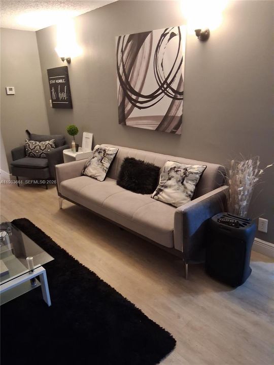 Active With Contract: $1,850 (2 beds, 2 baths, 1001 Square Feet)