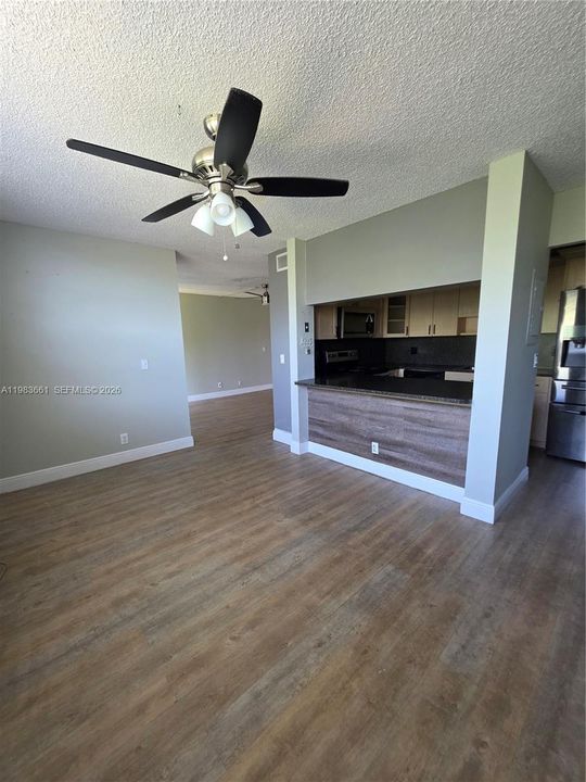 Active With Contract: $1,850 (2 beds, 2 baths, 1001 Square Feet)