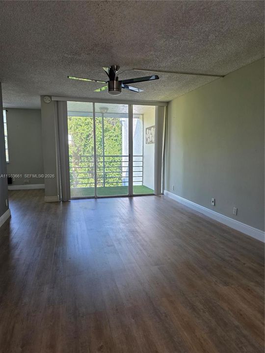 Active With Contract: $1,850 (2 beds, 2 baths, 1001 Square Feet)