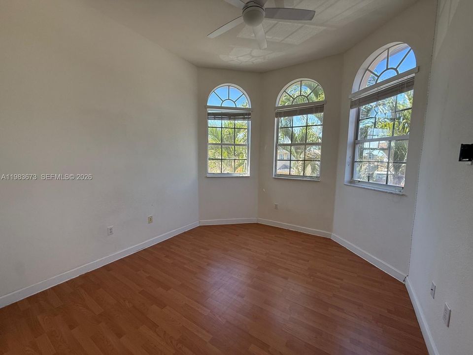 For Sale: $1,095,000 (5 beds, 4 baths, 3636 Square Feet)